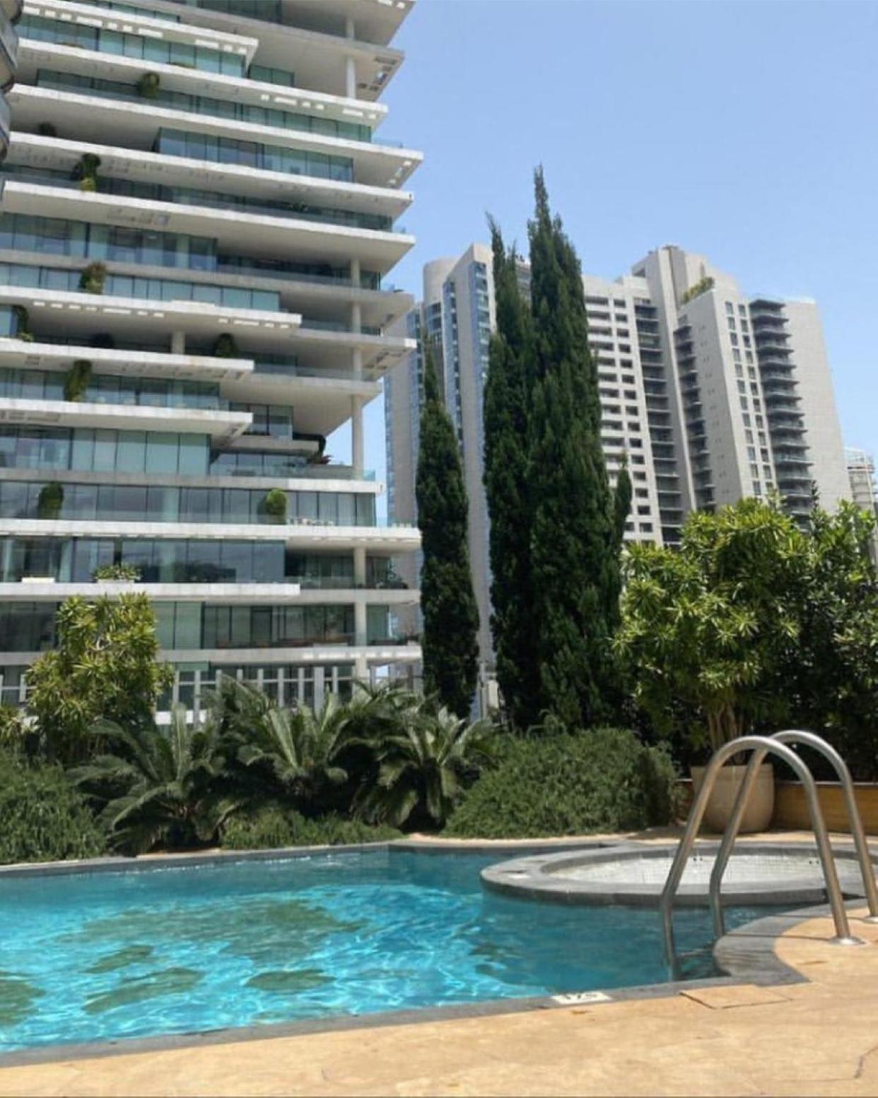 Versace Tower Luxury Suites - Downtown Beirut Exterior photo